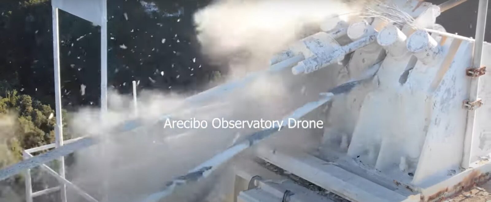 Дрон заснял кадры разрушения обсерватории Arecibo